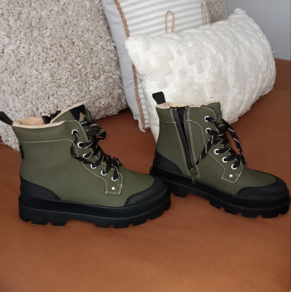 H&M Insulated Winter Boot boys Size 3 . Trendy Boot NWOT Or Box.